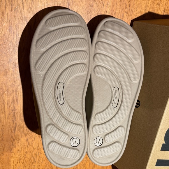 lululemon athletica Tan Slip-On Shoes size 8 - Picture 3 of 5